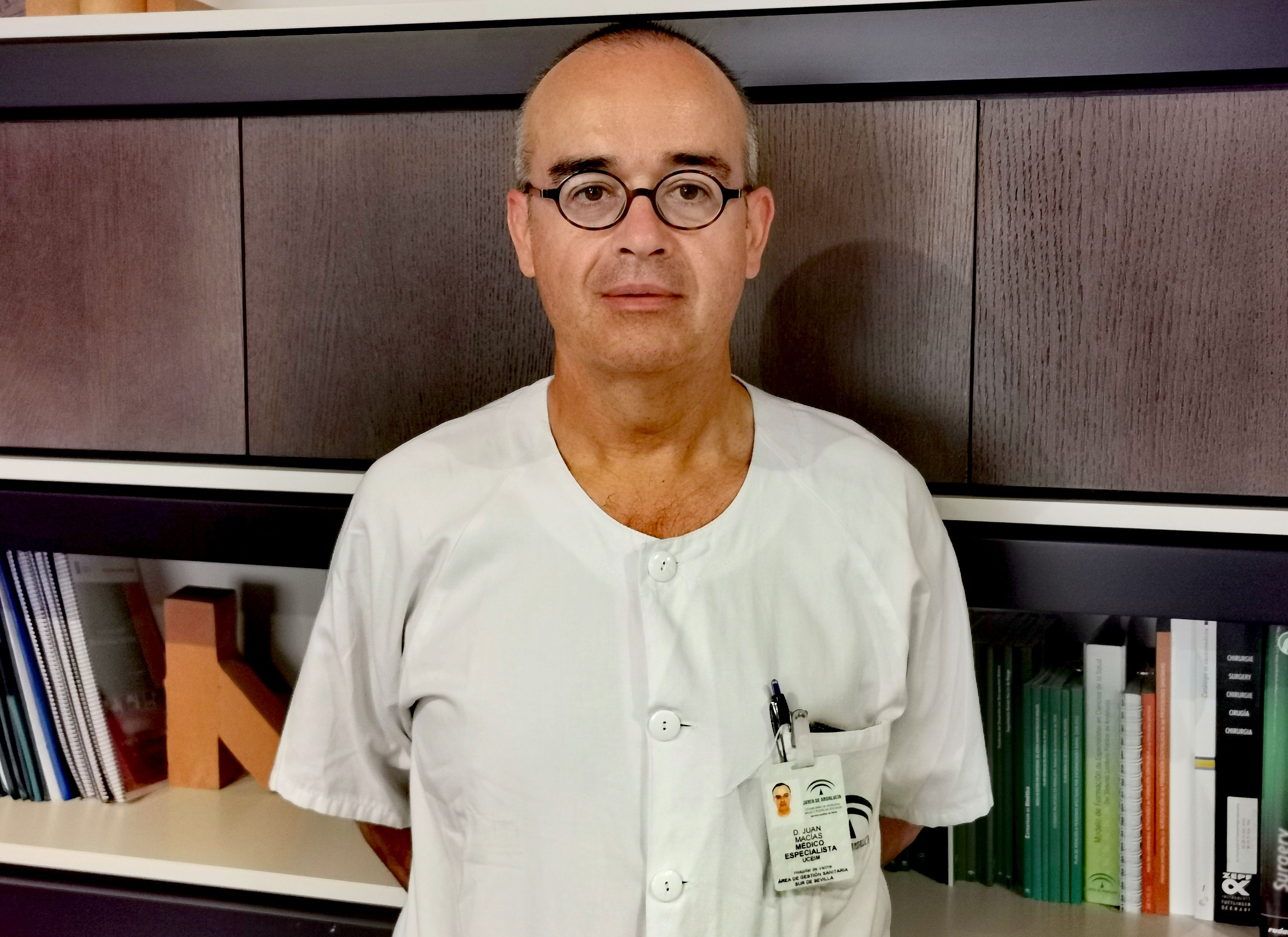 El infectólogo del Hospital de Valme Juan Macías Sánchez, nombrado presidente del Grupo de Estudio de Hepatitis Víricas (GEHEP)