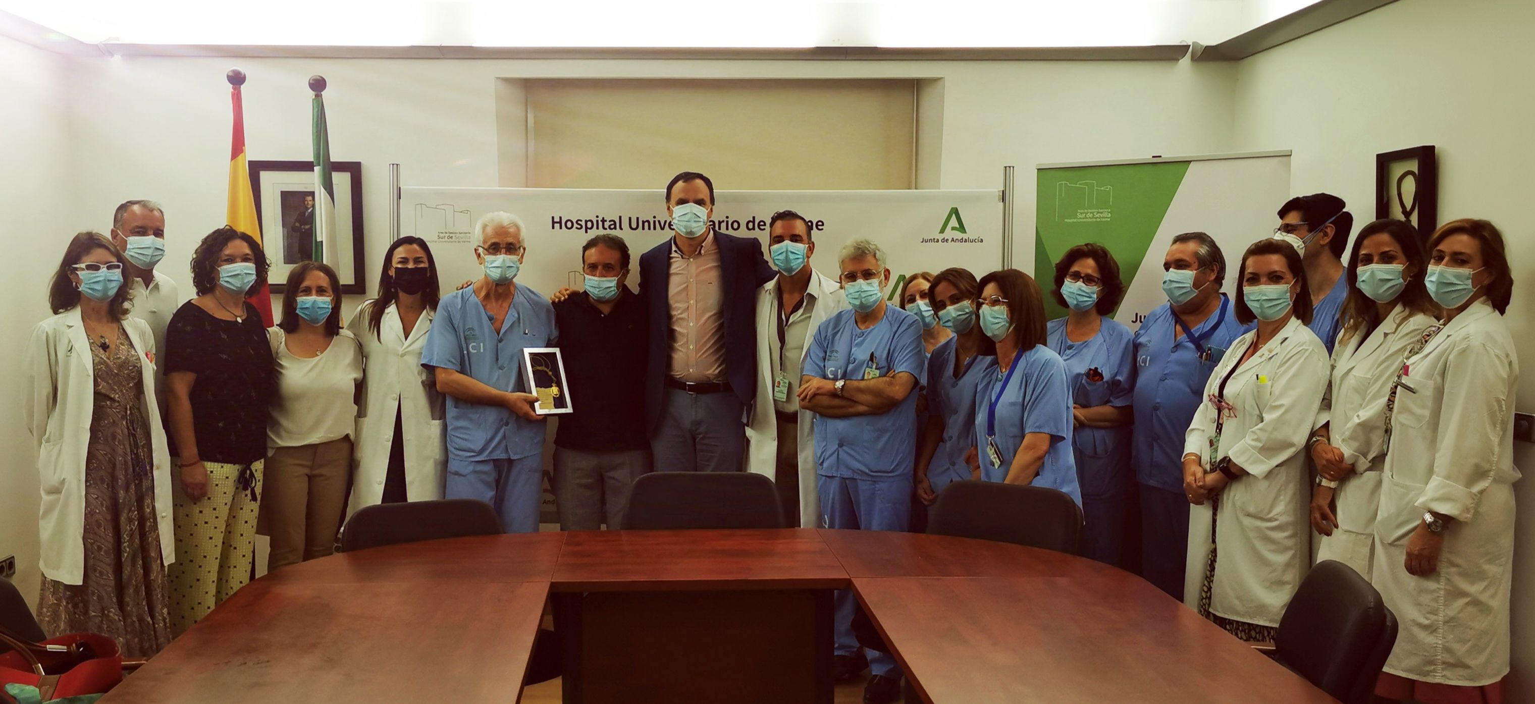 El paciente covid homenajeado por la Diputación en el Día de la Provincia cede su galardón a los sanitarios del Hospital de Valme