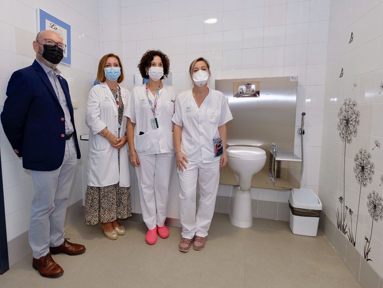 El Hospital de Valme adapta un aseo para pacientes ostomizados en sus consultas externas