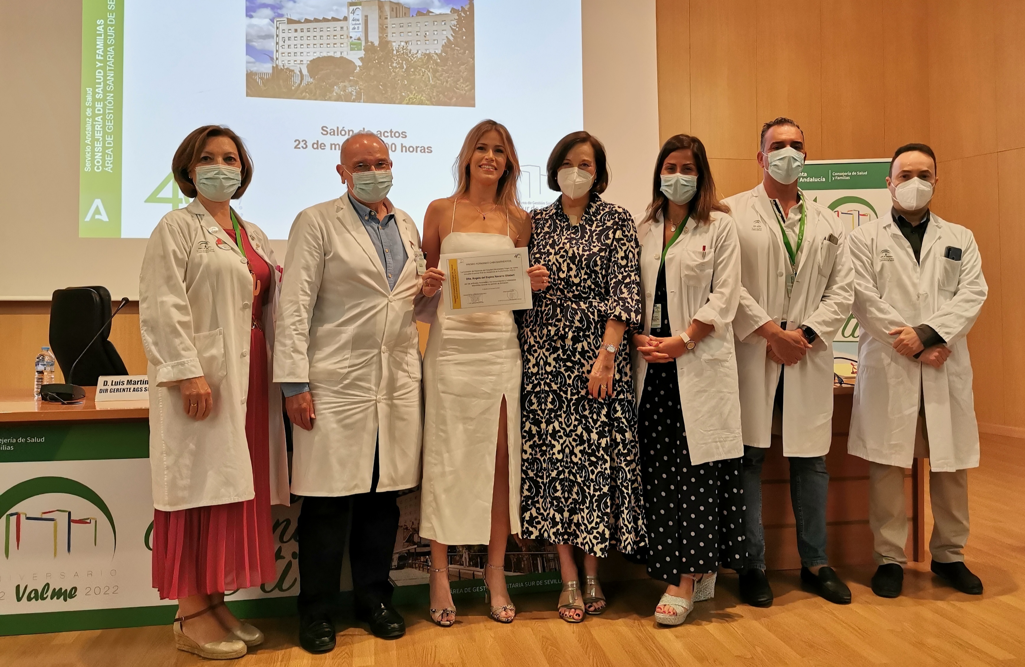 El Hospital de Valme entrega el Premio al Mejor Residente 2022 durante el acto de despedida de la promoción que culmina su formación