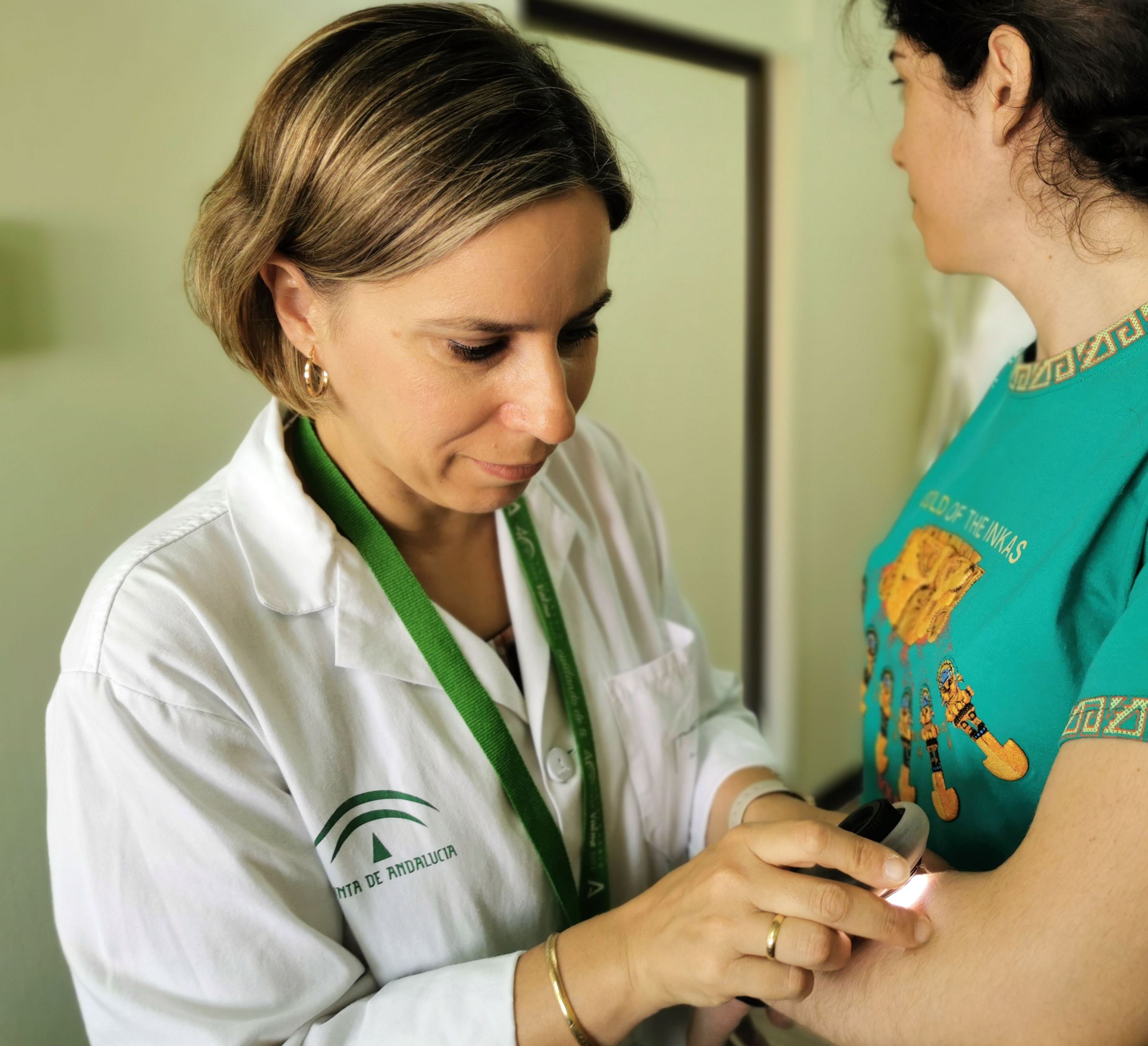 Dermatología del Hospital de Valme duplica la detección de melanomas en los últimos cinco años