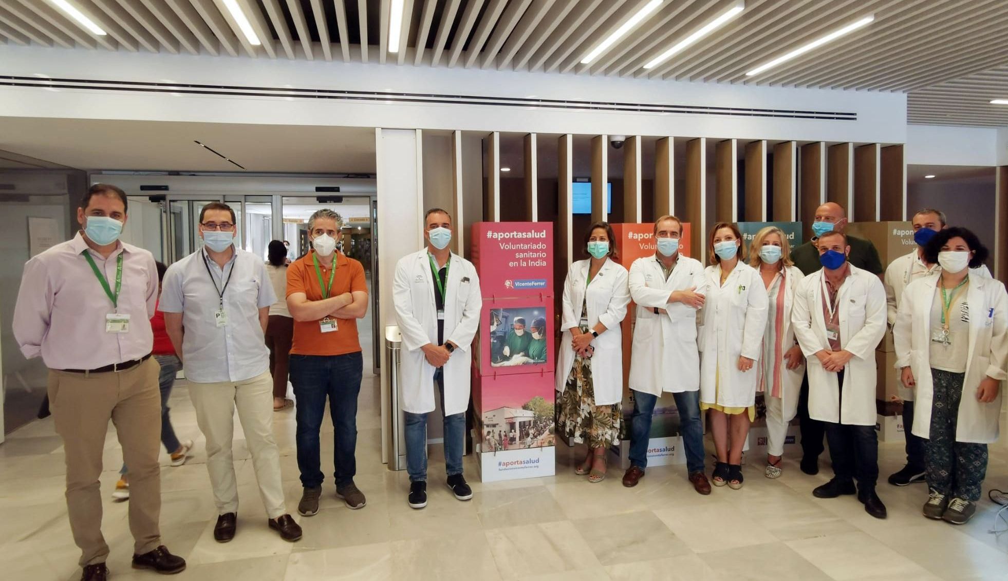 El Hospital de Valme acoge una exposición sobre los 25 años de voluntariado sanitario de la Fundación Vicente Ferrer 