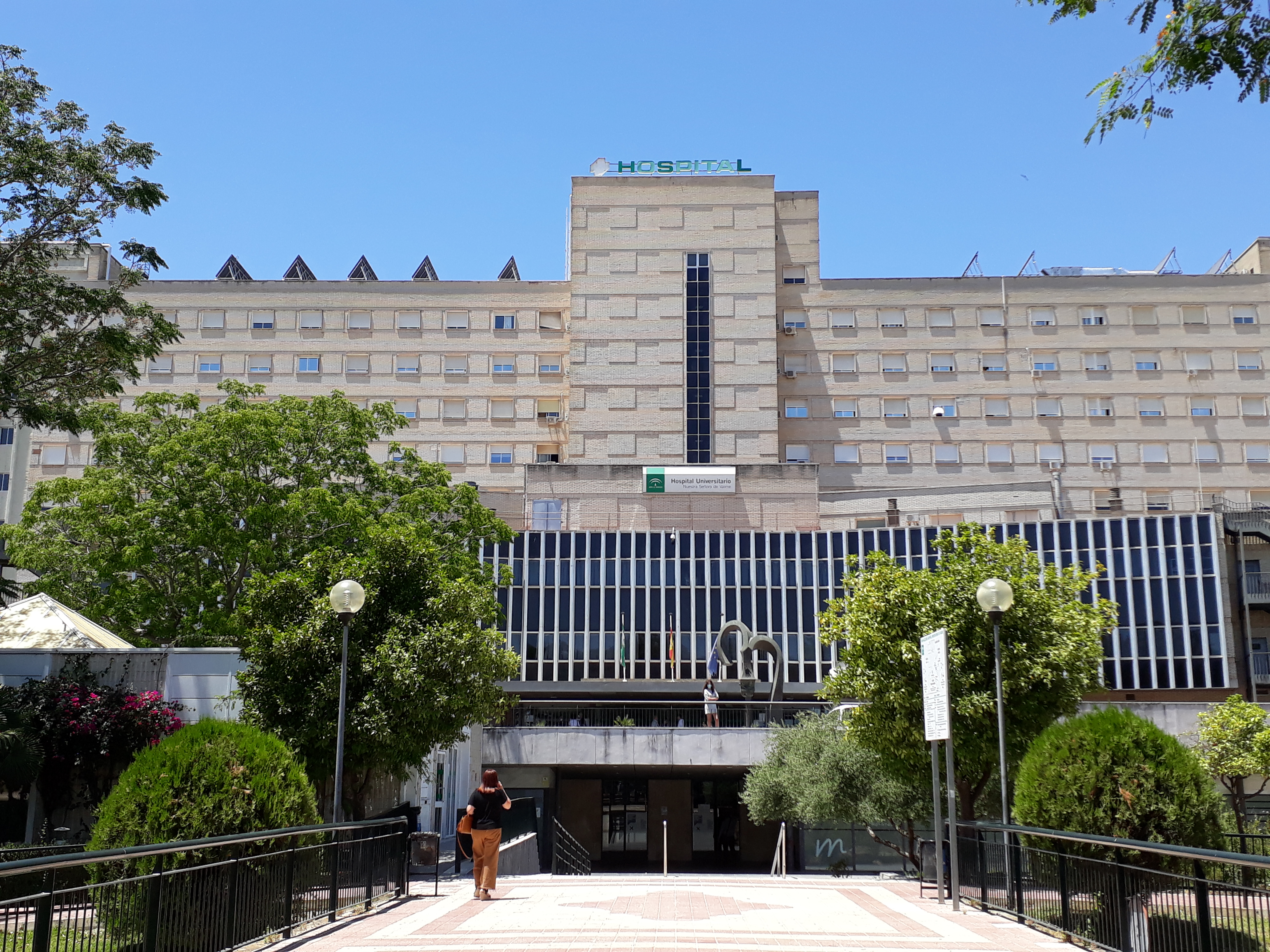 FACHADA HOSPITAL DE VALME SEVILLA.JPG
